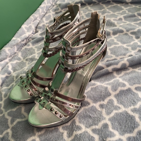 Silver strapped sandal - Picture 2 of 4